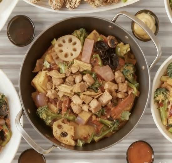 Spicy Chicken Wok 鸡肉麻辣香锅